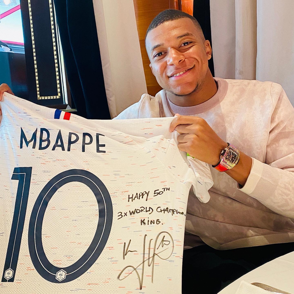 Khám phá bộ sưu tập đồng hồ độc đáo của Kylian Mbappé