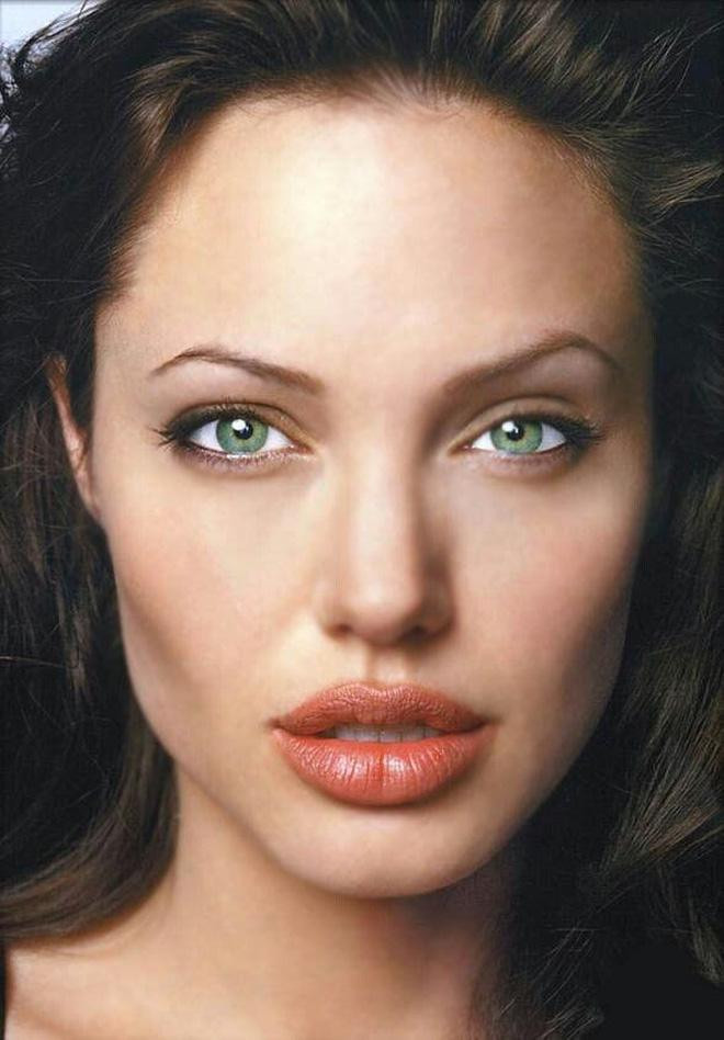 Angelina Jolie considers all makeup styles, but there is one style that doesn't dare to try again-4