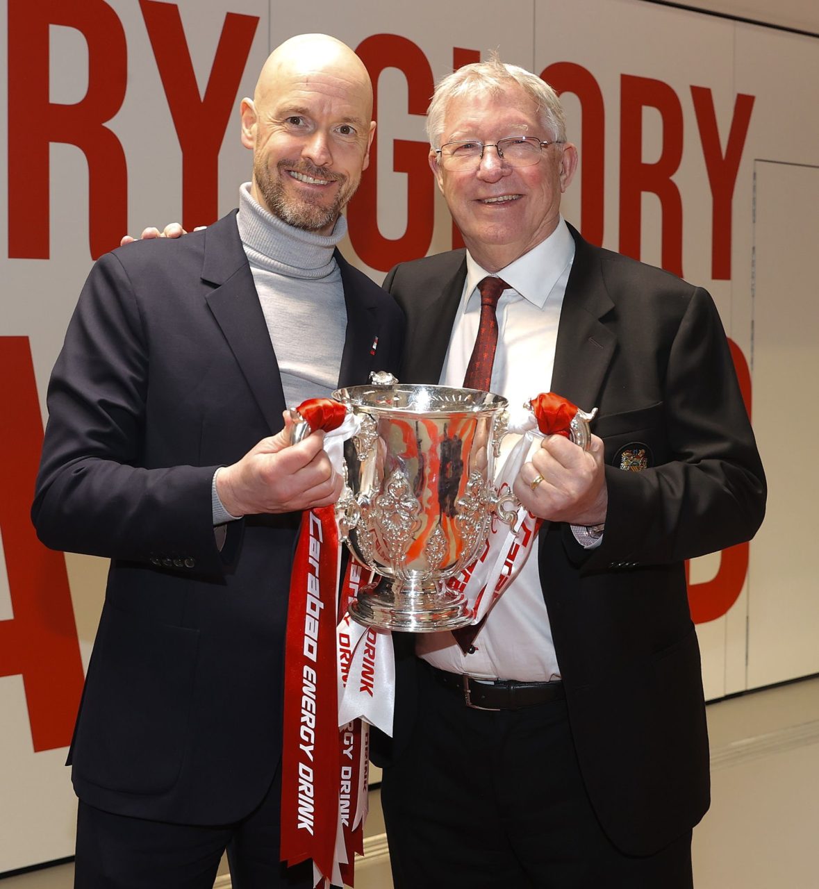 6 best pictures from Man United trophy celebrations after Carabao Cup win - Football | Tribuna.com