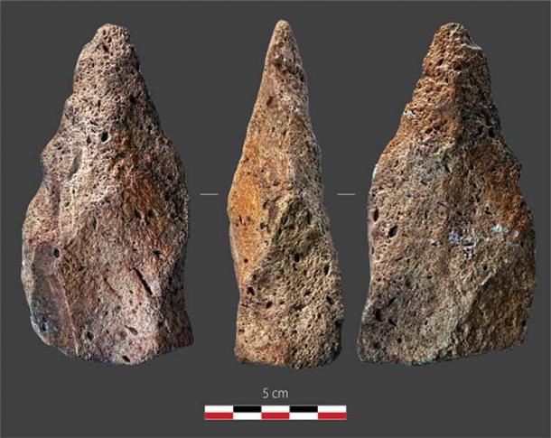 En el sitio se han encontrado hachas de mano de al menos 300.000 años. (Roman Garba y Alžběta Danielisov/ CAS Instituto de Arqueología de Praga)