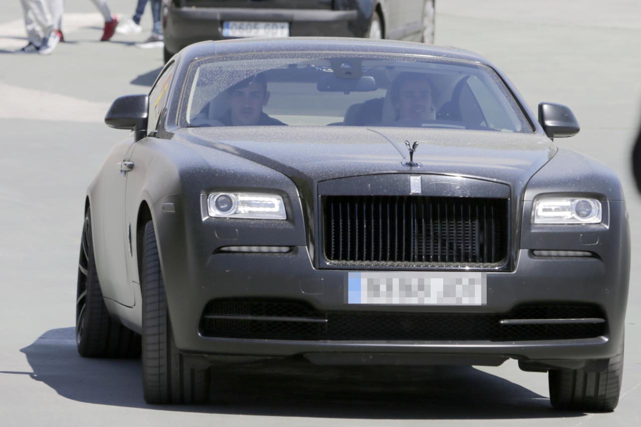  Griezмann also has a Rolls-Royce Wraith like his France teaммate Paul PogƄa