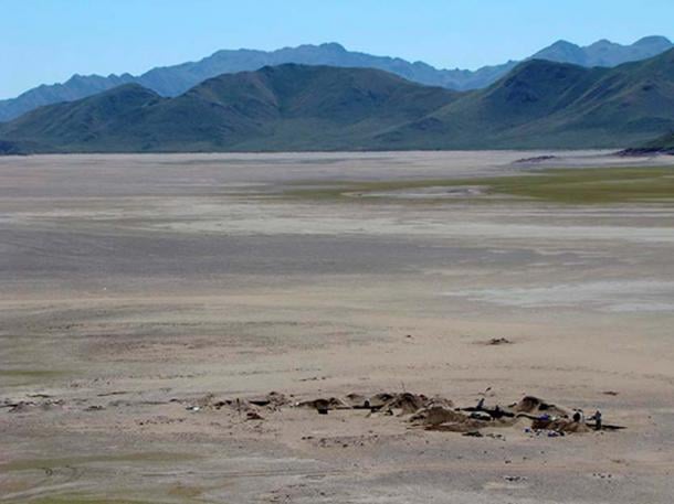 La línea de costa del embalse a medida que el agua retrocede. Crédito: Siberian Times