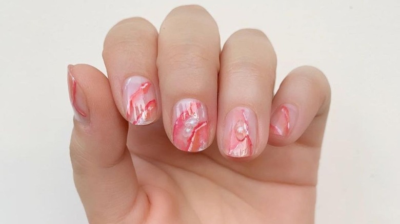 Coral quartz effect on nails