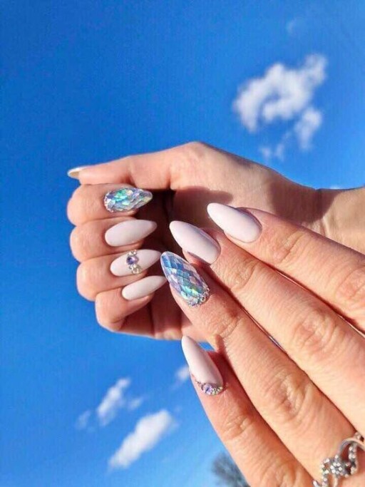 The best beach nails, tropical nails, mermaid nails, and ocean nails to copy